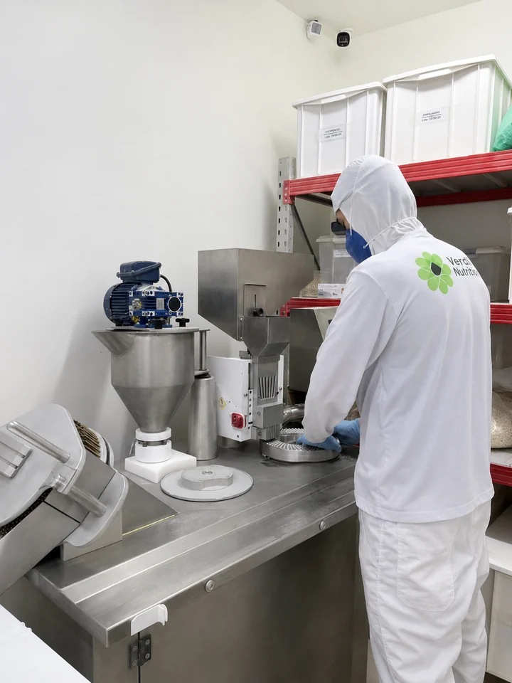 Linha de produção e encapsulamento da fábrica Veridi Nutrition em Tatuí/SP